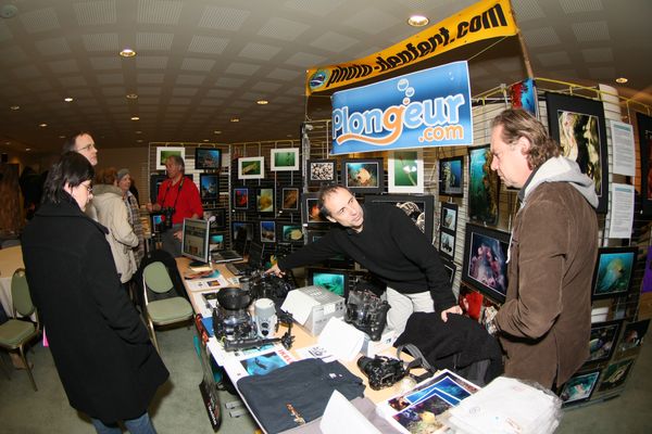 panoramique du stand lors d'un moment de calme